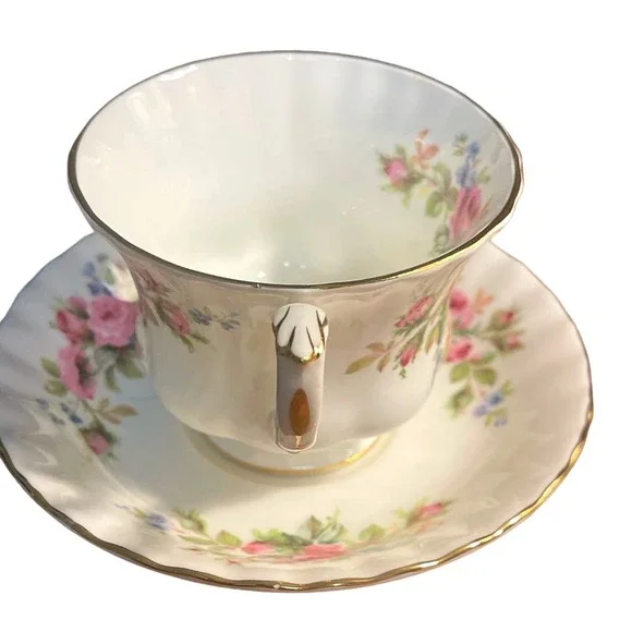 VINTAGE ROYAL ALBERT TEACUP AND SAUCER - MOSS ROSE - Picture 4 of 9